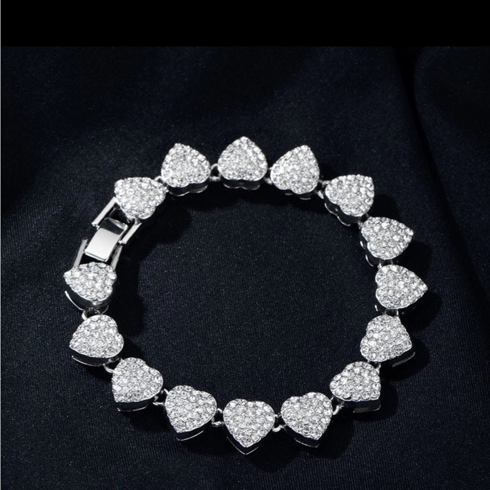 Elegant Silver Plated Heart Bracelet - Picture 4 of 4